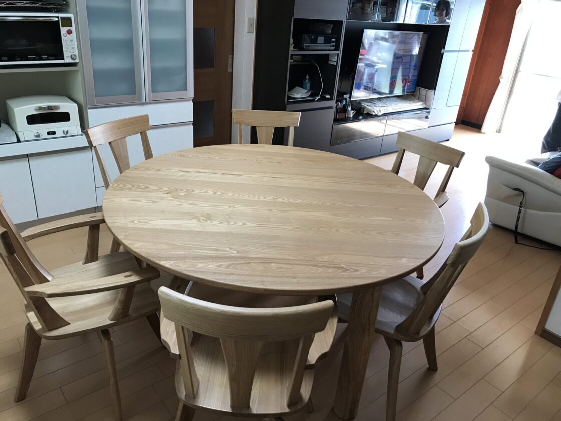 北海道製タモ無垢材円形テーブル納入事例